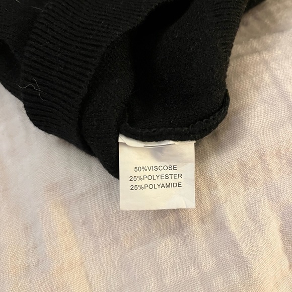 Black wooly sweater - Picture 3 of 3